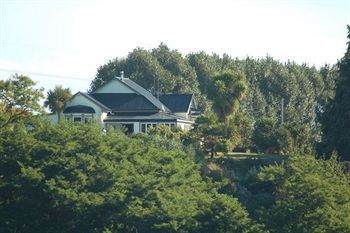 Coach House Guest house 4*